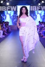 Model walk the ramp for Urvee Adhikari show on day 3 of Gionee India Beach Fashion Week on 31st Oct 2015 (2)_5635030c7b4be.JPG