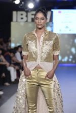 Model walk the ramp for Rocky S Show on day 2 of Gionee India Beach Fashion Week on 30th Oct 2015 (68)_5635d0e7d331f.JPG