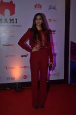 Sonam Kapoor on day 3 of MAMI Film Festival on 31st Oct 2015 (32)_5636069a1a8bc.JPG