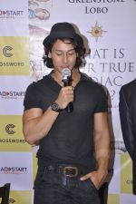Tiger Shroff at What Is your true zodiac sign book launch on 2nd Nov 2015 (19)_56385ceb5335a.JPG