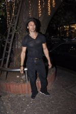 Tiger Shroff at What Is your true zodiac sign book launch on 2nd Nov 2015 (6)_56385cdf9d92e.JPG