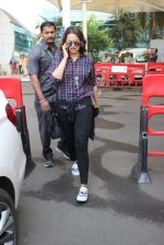 Sonakshi Sinha snapped at Airport on 3rd Nov 2015 (26)_5639c2a4ef30d.JPG