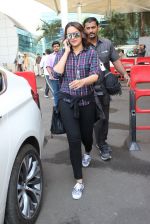 Sonakshi Sinha snapped at Airport on 3rd Nov 2015 (28)_5639c2a69118d.JPG