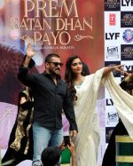 Salman Khan, Sonam Kapoor promote Prem Ratan Dhan Payo at Noida on 4th Nov 2015 (11)_563b05533007f.jpg