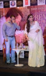 Sonam Kapoor, Salman Khan at the Press Conference Prem Ratan Dhan Payo in Le Meridan new delhi on 4th Nov 2015 (14)_563b07892e6c3.JPG