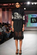 Model walks for Rahul Mishra in Kolkata for Blenders show on 8th Nov 2015 (23)_56404da1174a1.jpg