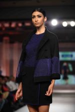 Model walks for Rahul Mishra in Kolkata for Blenders show on 8th Nov 2015 (25)_56404da2a21ac.jpg