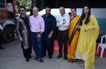 Neil Mukesh, Anupam Kher, Salman Khan, Sooraj Barjatya, Swara Bhaskar, Sonam Kapoor at prem ratan dhan payo dharavi Band on 11th Nov 2015 (164)_5644aee035a0c.JPG