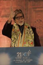 Amitabh Bachchan at 21st Kolkata International Film Fastival on 14th Nov 2015 (16)_56482ed6ce455.jpg