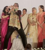 Amitabh Bachchan, Vidya Balan, Moushumi Chatterjee,Mamta Banerjee, Jaya Bachchan, Sharmila Tagore at 21st Kolkata International Film Fastival on 14th Nov 2015 (11)_56482fa316372.jpg