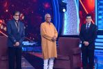 Amitabh Bachchan, Aaj Ki Raat Hai Zindagi Hero Vijay Thakur and Jeetendra on the sets of Aaj Ki Raat Hai Zindagi (2)_564c2ae0539ad.JPG