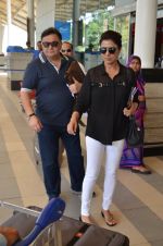 Rishi Kapoor, Neetu Singh snapped at airport in Mumbai on 17th Nov 2015 (12)_564c2a864595f.JPG