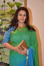 Poonam Dhillon at art exhibition launch with Bindu Kapoor of Yes Bank on 18th Nov 2015 (29)_564d8156a9f2d.JPG