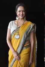 Manchu Lakshmi (12)_5652bb342217b.jpg