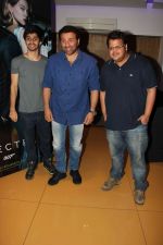 Sunny Deol with Shivam Patil and rishabh Arora have a fun action night out with James Bond SPECTRE on 22nd Nov 2015(5)_5652bb1d72548.JPG