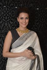 Neha Dhupia at Shaheen Abbas collection launch in Gehna Store on 24th Nov 2015 (250)_5655609c9c6b4.JPG