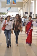 Twinkle Khanna snapped at airport  on 24th Nov 2015 (2)_565562c76ef24.JPG