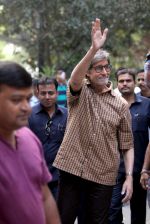 Amitabh Bachchan shoots at Kolkata on 27th Nov 2015 (1)_565b0137743e1.jpg