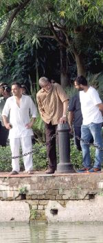 Amitabh Bachchan shoots at Kolkata on 27th Nov 2015 (8)_565b013c99d09.jpg