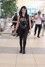 Shruti Haasan snapped at airport on 1st Dec 2015 (12)_565eaa0a70be6.JPG