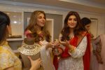 Dimple Kapadia, Twinkle Khanna inaugurates RANKA jewelllers 10th showroom at Baner , Pune on 3rd Dec 2015 (21)_5660668e6d82f.jpg