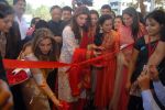 Dimple Kapadia, Twinkle Khanna inaugurates RANKA jewelllers 10th showroom at Baner , Pune on 3rd Dec 2015 (3)_566066b52c1e7.jpg