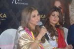 Dimple Kapadia, Twinkle Khanna inaugurates RANKA jewelllers 10th showroom at Baner , Pune on 3rd Dec 2015 (36)_5660668faf211.jpg