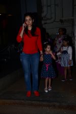 Manyata Dutt spotted outside PVR Juhu after watching a movie with kids on 5th Dec 2015 (2)_5663a2cba989e.JPG