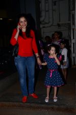 Manyata Dutt spotted outside PVR Juhu after watching a movie with kids on 5th Dec 2015 (6)_5663a2ce28f19.JPG