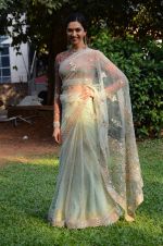 Deepika Padukone on the sets of colors show swaragini on 7th Dec 2015 (52)_5666dc173b91d.JPG