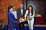 Raveena Tandon meets her school teachers and her favourite vada pav from the canteen on 10th Dec 2015 (58)_566a88a92e592.JPG