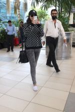 Sonakshi Sinha snapped at Airport on 10th Dec 2015 (30)_566a89c826d2e.JPG