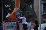 Twinkle Khanna and Gayatri Oberoi paint trees in Juhu on 10th Dec 2015 (15)_566a87faccc53.JPG