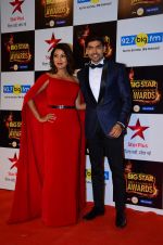 Gurmeet Chaudhary, Debina Banerjee at Big Star Awards in Mumbai on 13th Dec 2015 (69)_566eb1ea96b37.JPG