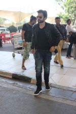 Jackky Bhagnani snapped at airport in Mumbai on 13th Dec 2015 (38)_566e7a40957a6.JPG
