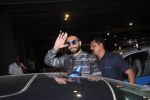 Ranveer Singh snapped at Airport on 13th Dec 2015 (11)_566e7bee90c9e.JPG