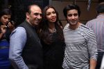 Bikramjeet,Achla Sachdev,Gautam Rode at Bikramjeet_s bday bash for mom on 14th Dec 2015_566fd44939d5e.jpg