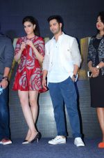 Kriti Sanon, Varun Dhawan at Dilwale music celebrations by Sony Music on 14th Dec 2015 (23)_566fd7af51a18.JPG