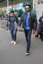 Anil Kapoor snapped at Airport on 15th Dec 2015 (34)_56710adfc6764.JPG
