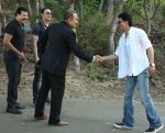 Shahrukh Khan on the sets of Sony Entertainment Television�s CID on 15th Dec 2015 (2)_56710272198e0.JPG