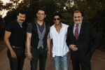 Shahrukh Khan on the sets of Sony Entertainment Television�s CID on 15th Dec 2015 (7)_56710276c4618.jpg