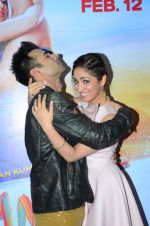 Yami Gautam, Pulkit Samrat at Sanam Re launchw on 19th Dec 2015 (95)_567697dfa4915.jpg