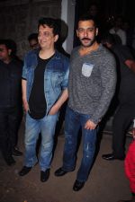Salman Khan snapped in a rick post dinner with father and Sajid Nadiadwala on 20th Dec 2015 (18)_5677df246293b.JPG