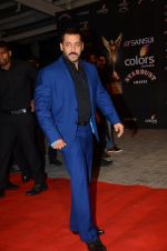 Salman Khan at the red carpet of Stardust awards on 21st Dec 2015 (1125)_56795329cfebe.JPG