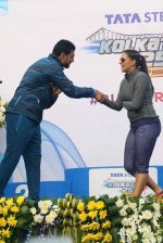 Neha Dhupia and Yuvraj Singh in Kolkatta for a marathon on 22nd Dec 2015 (3)_567a54df46cd9.jpg