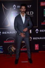Shahid Kapoor at Producer_s Guild Awards on 22nd Dec 2015 (382)_567a785147aaf.JPG