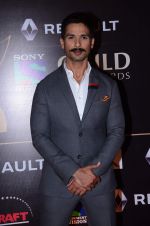 Shahid Kapoor at Producer_s Guild Awards on 22nd Dec 2015 (384)_567a7853021b1.JPG