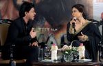 Shahrukh Khan and Kajol in Kolkatta for Dilwale promotions on 22nd Dec 2015 (12)_567a575a83374.jpg