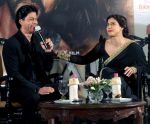 Shahrukh Khan and Kajol in Kolkatta for Dilwale promotions on 22nd Dec 2015 (16)_567a573e8cde3.jpg