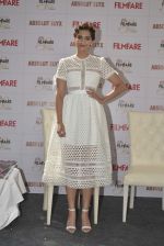sonam kapoor at glamfare issue of filmfare cover launch on 23rd Dec 2015 (13)_567a862f9ee43.JPG